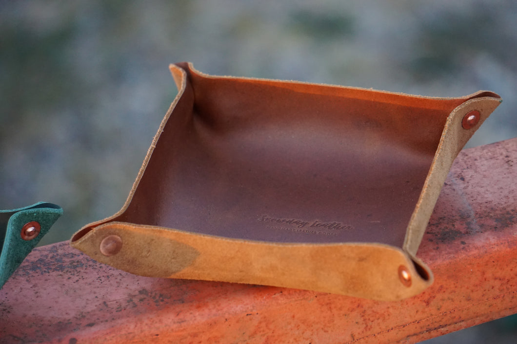  Crazy horse pull up leather valet tray with copper rivets.  Great for storing loose change, keys, jewelry and anything else needing to be organized.    Comes in a variety of colors. Snowday Leather | Missoula, MT